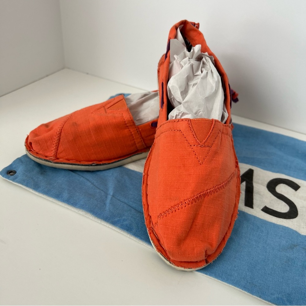 Toms - Picture 3 of 9